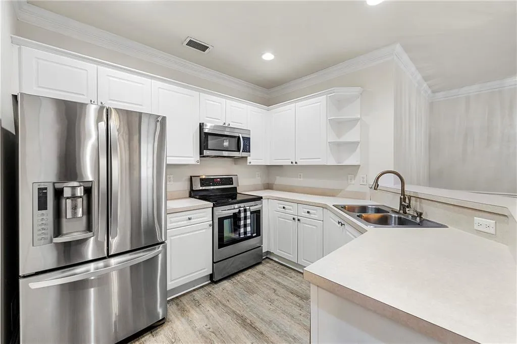 2400 Cumberland Parkway Se Unit 411, Atlanta, Georgia 30339, 2 Bedrooms Bedrooms, ,1 BathroomBathrooms,Residential,For Sale,2400 Cumberland Parkway Se Unit 411,7619612
