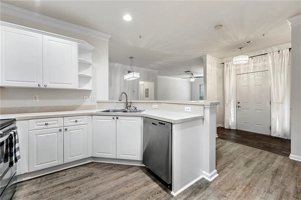 2400 Cumberland Parkway Se Unit 411, Atlanta, Georgia 30339, 2 Bedrooms Bedrooms, ,1 BathroomBathrooms,Residential,For Sale,2400 Cumberland Parkway Se Unit 411,7619612