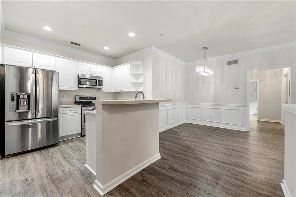 2400 Cumberland Parkway Se Unit 411, Atlanta, Georgia 30339, 2 Bedrooms Bedrooms, ,1 BathroomBathrooms,Residential,For Sale,2400 Cumberland Parkway Se Unit 411,7619612