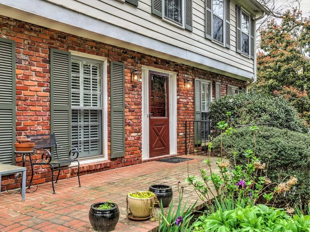 225 Glencourtney Drive, Sandy Springs, Georgia 30328, 4 Bedrooms Bedrooms, ,3 BathroomsBathrooms,Residential,Sold,225 Glencourtney Drive,6530330