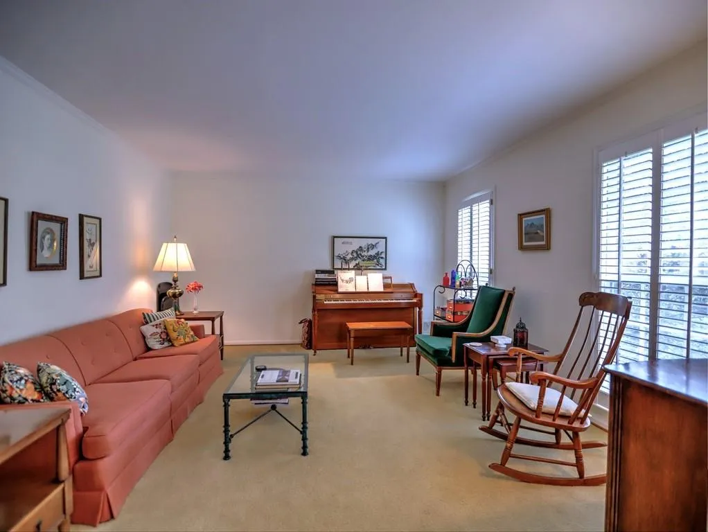 225 Glencourtney Drive, Sandy Springs, Georgia 30328, 4 Bedrooms Bedrooms, ,3 BathroomsBathrooms,Residential,Sold,225 Glencourtney Drive,6530330
