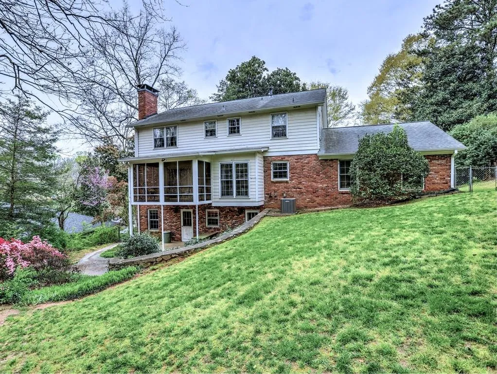 225 Glencourtney Drive, Sandy Springs, Georgia 30328, 4 Bedrooms Bedrooms, ,3 BathroomsBathrooms,Residential,Sold,225 Glencourtney Drive,6530330