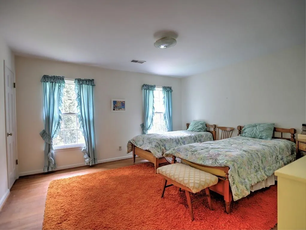 225 Glencourtney Drive, Sandy Springs, Georgia 30328, 4 Bedrooms Bedrooms, ,3 BathroomsBathrooms,Residential,Sold,225 Glencourtney Drive,6530330
