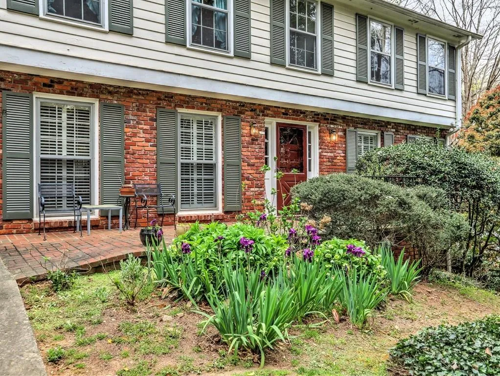 225 Glencourtney Drive, Sandy Springs, Georgia 30328, 4 Bedrooms Bedrooms, ,3 BathroomsBathrooms,Residential,Sold,225 Glencourtney Drive,6530330