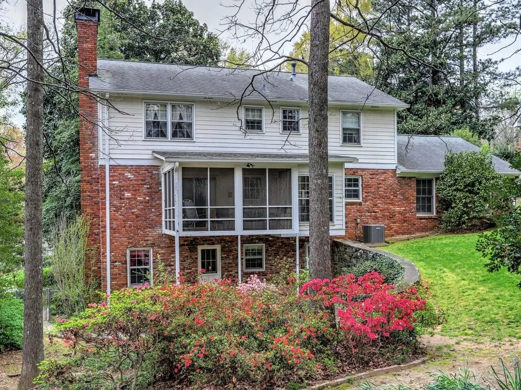 225 Glencourtney Drive, Sandy Springs, Georgia 30328, 4 Bedrooms Bedrooms, ,3 BathroomsBathrooms,Residential,Sold,225 Glencourtney Drive,6530330