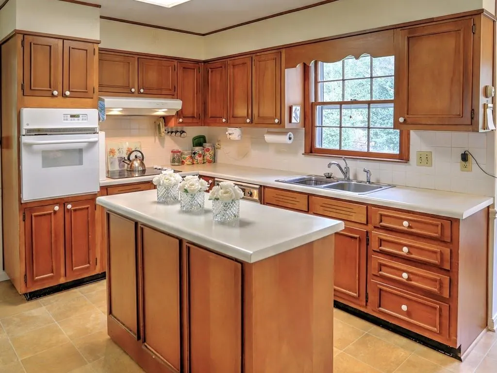 225 Glencourtney Drive, Sandy Springs, Georgia 30328, 4 Bedrooms Bedrooms, ,3 BathroomsBathrooms,Residential,Sold,225 Glencourtney Drive,6530330