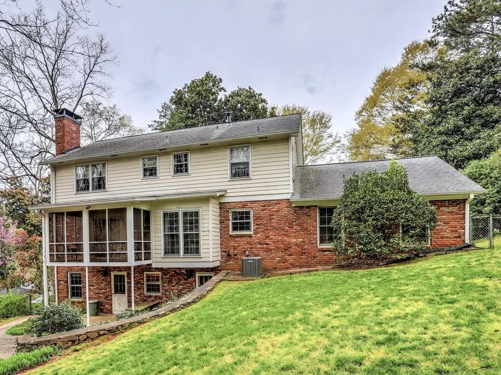 225 Glencourtney Drive, Sandy Springs, Georgia 30328, 4 Bedrooms Bedrooms, ,3 BathroomsBathrooms,Residential,Sold,225 Glencourtney Drive,6530330