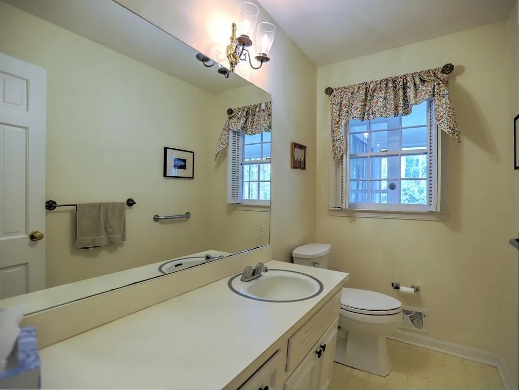 225 Glencourtney Drive, Sandy Springs, Georgia 30328, 4 Bedrooms Bedrooms, ,3 BathroomsBathrooms,Residential,Sold,225 Glencourtney Drive,6530330