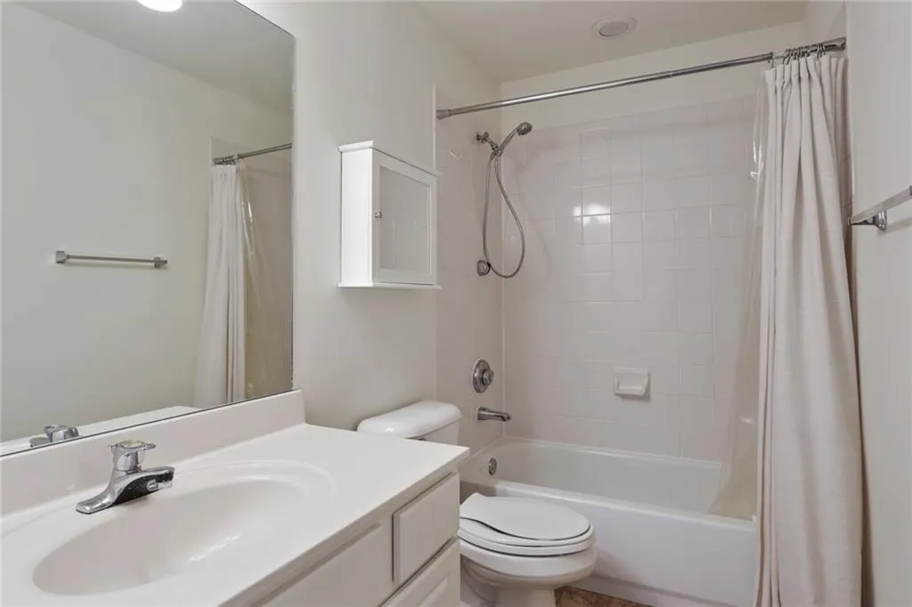 640 W Northway Lane, Atlanta, Georgia 30342, 5 Bedrooms Bedrooms, ,3 BathroomsBathrooms,Residential,Sold,640 W Northway Lane,6852734