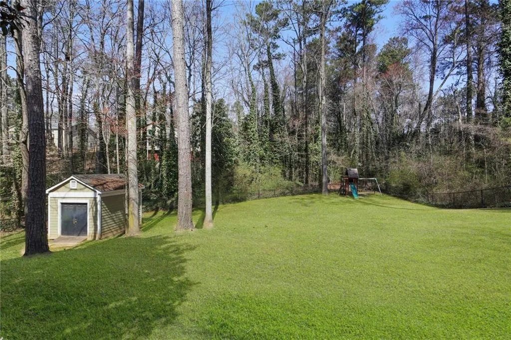 640 W Northway Lane, Atlanta, Georgia 30342, 5 Bedrooms Bedrooms, ,3 BathroomsBathrooms,Residential,Sold,640 W Northway Lane,6852734