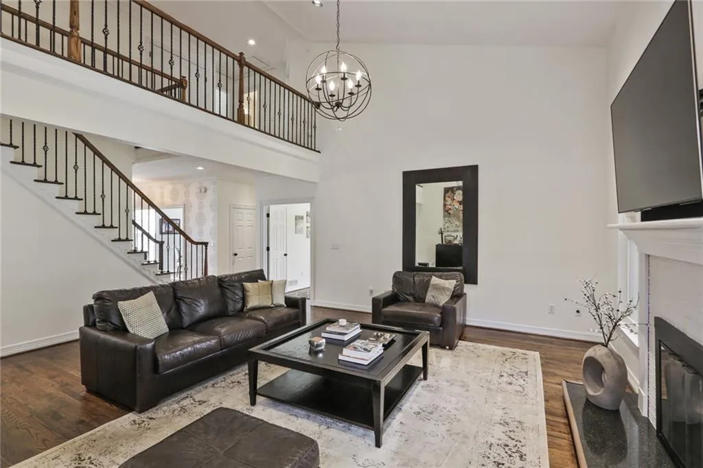 640 W Northway Lane, Atlanta, Georgia 30342, 5 Bedrooms Bedrooms, ,3 BathroomsBathrooms,Residential,Sold,640 W Northway Lane,6852734