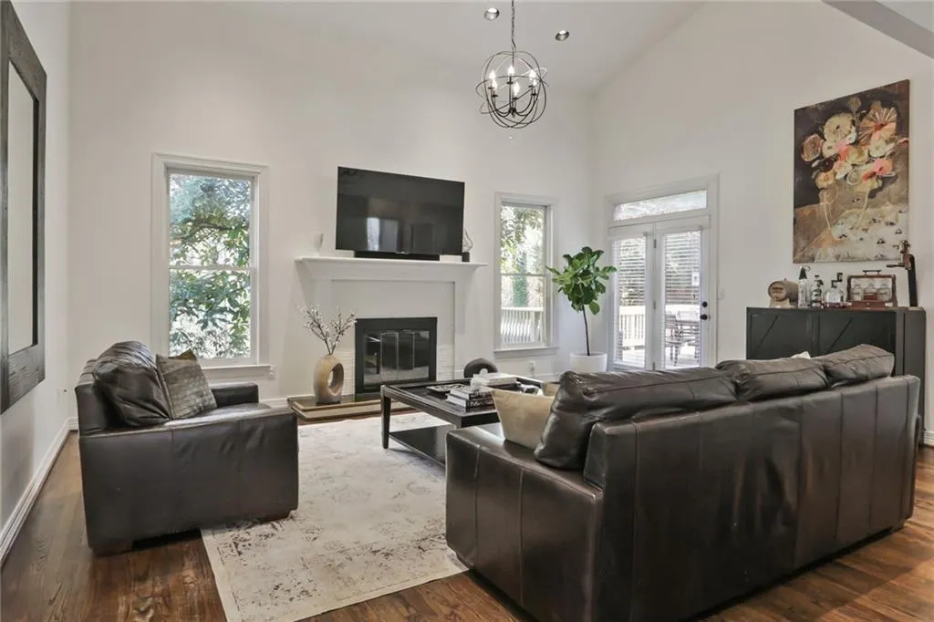 640 W Northway Lane, Atlanta, Georgia 30342, 5 Bedrooms Bedrooms, ,3 BathroomsBathrooms,Residential,Sold,640 W Northway Lane,6852734