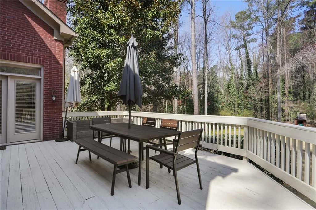 640 W Northway Lane, Atlanta, Georgia 30342, 5 Bedrooms Bedrooms, ,3 BathroomsBathrooms,Residential,Sold,640 W Northway Lane,6852734