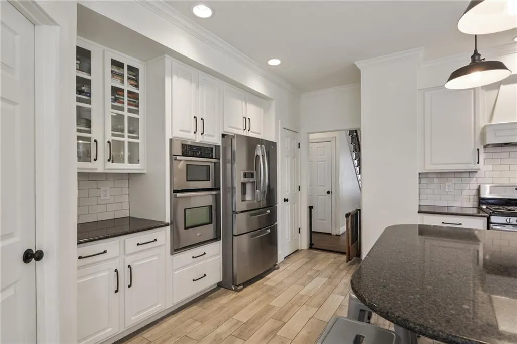 640 W Northway Lane, Atlanta, Georgia 30342, 5 Bedrooms Bedrooms, ,3 BathroomsBathrooms,Residential,Sold,640 W Northway Lane,6852734