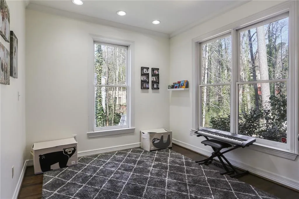 640 W Northway Lane, Atlanta, Georgia 30342, 5 Bedrooms Bedrooms, ,3 BathroomsBathrooms,Residential,Sold,640 W Northway Lane,6852734