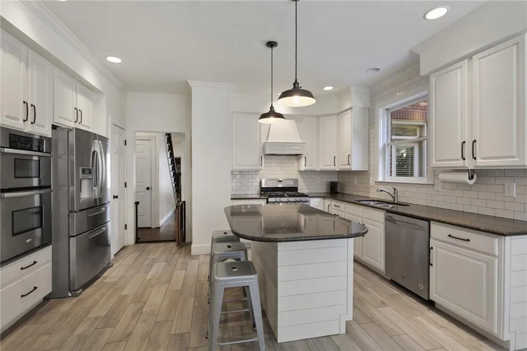 640 W Northway Lane, Atlanta, Georgia 30342, 5 Bedrooms Bedrooms, ,3 BathroomsBathrooms,Residential,Sold,640 W Northway Lane,6852734