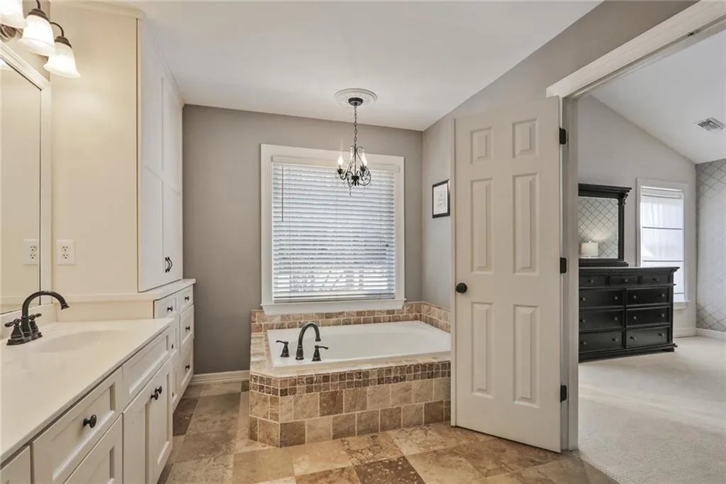 640 W Northway Lane, Atlanta, Georgia 30342, 5 Bedrooms Bedrooms, ,3 BathroomsBathrooms,Residential,Sold,640 W Northway Lane,6852734