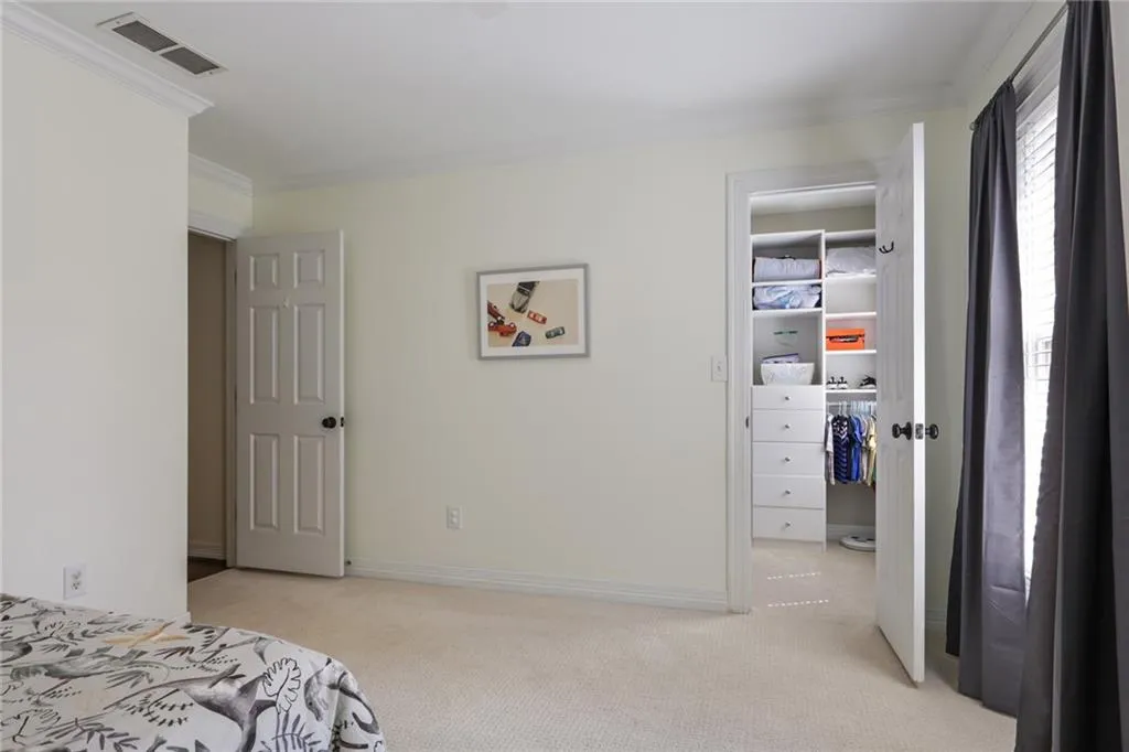 640 W Northway Lane, Atlanta, Georgia 30342, 5 Bedrooms Bedrooms, ,3 BathroomsBathrooms,Residential,Sold,640 W Northway Lane,6852734