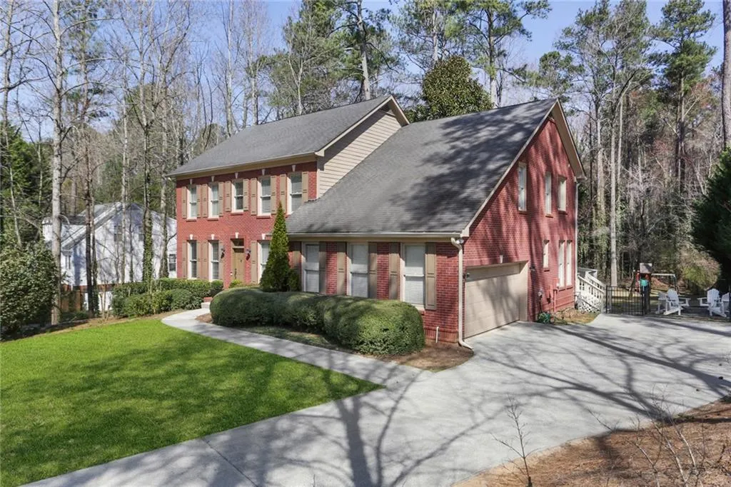 640 W Northway Lane, Atlanta, Georgia 30342, 5 Bedrooms Bedrooms, ,3 BathroomsBathrooms,Residential,Sold,640 W Northway Lane,6852734