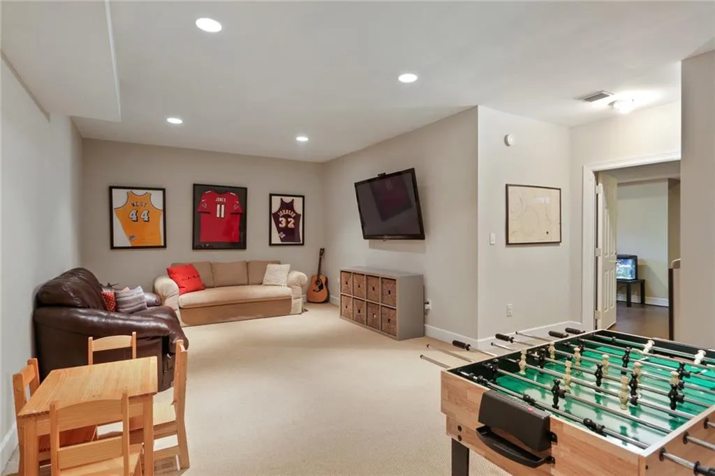 640 W Northway Lane, Atlanta, Georgia 30342, 5 Bedrooms Bedrooms, ,3 BathroomsBathrooms,Residential,Sold,640 W Northway Lane,6852734