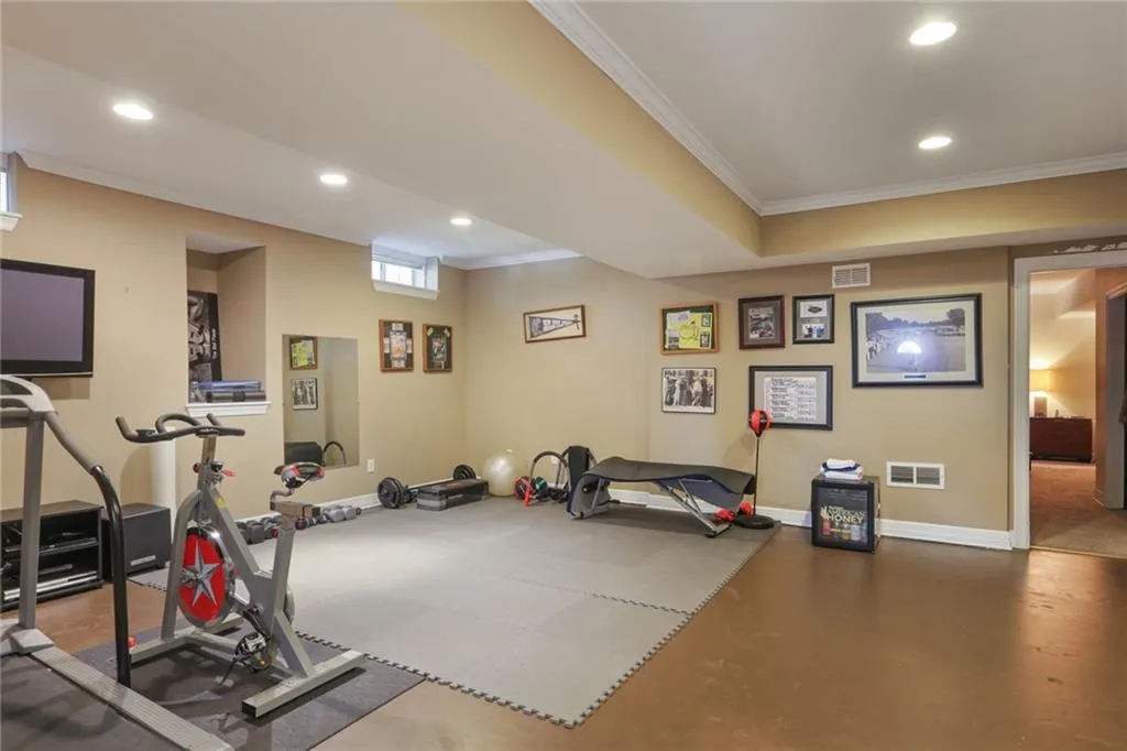 640 W Northway Lane, Atlanta, Georgia 30342, 5 Bedrooms Bedrooms, ,3 BathroomsBathrooms,Residential,Sold,640 W Northway Lane,6852734