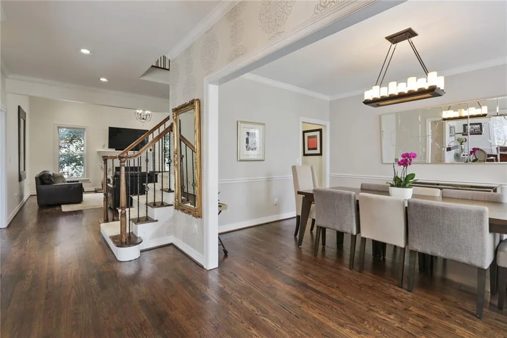640 W Northway Lane, Atlanta, Georgia 30342, 5 Bedrooms Bedrooms, ,3 BathroomsBathrooms,Residential,Sold,640 W Northway Lane,6852734