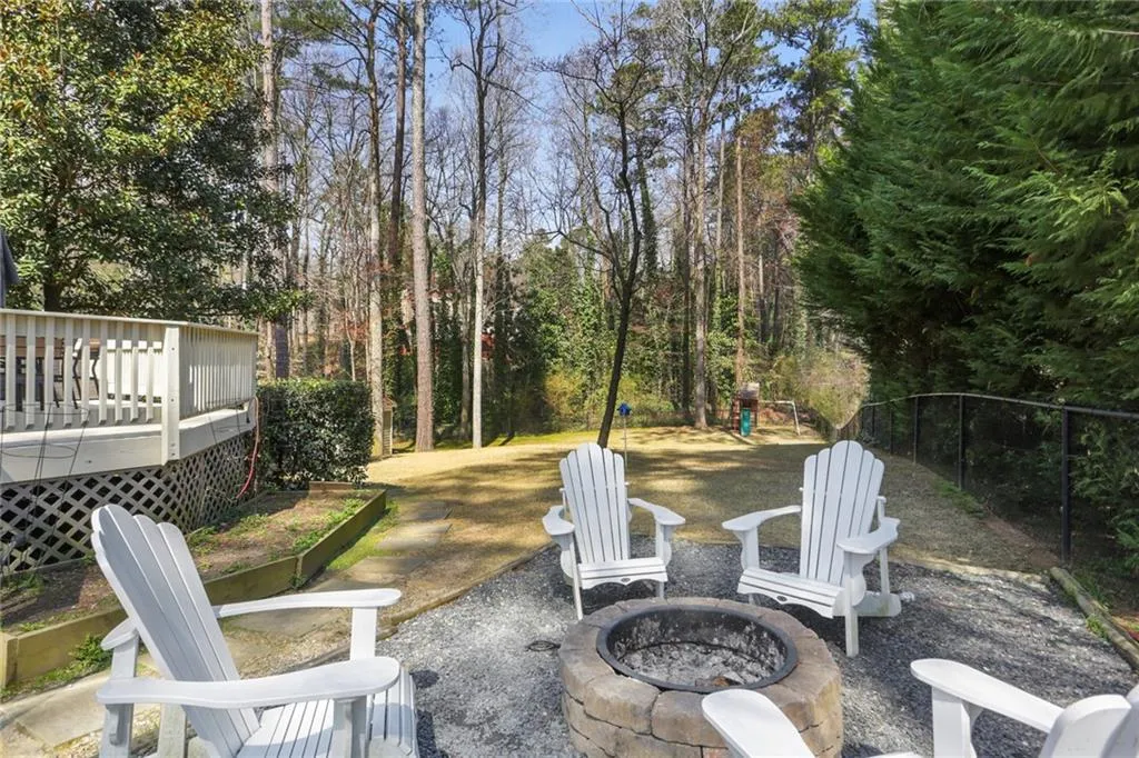 640 W Northway Lane, Atlanta, Georgia 30342, 5 Bedrooms Bedrooms, ,3 BathroomsBathrooms,Residential,Sold,640 W Northway Lane,6852734