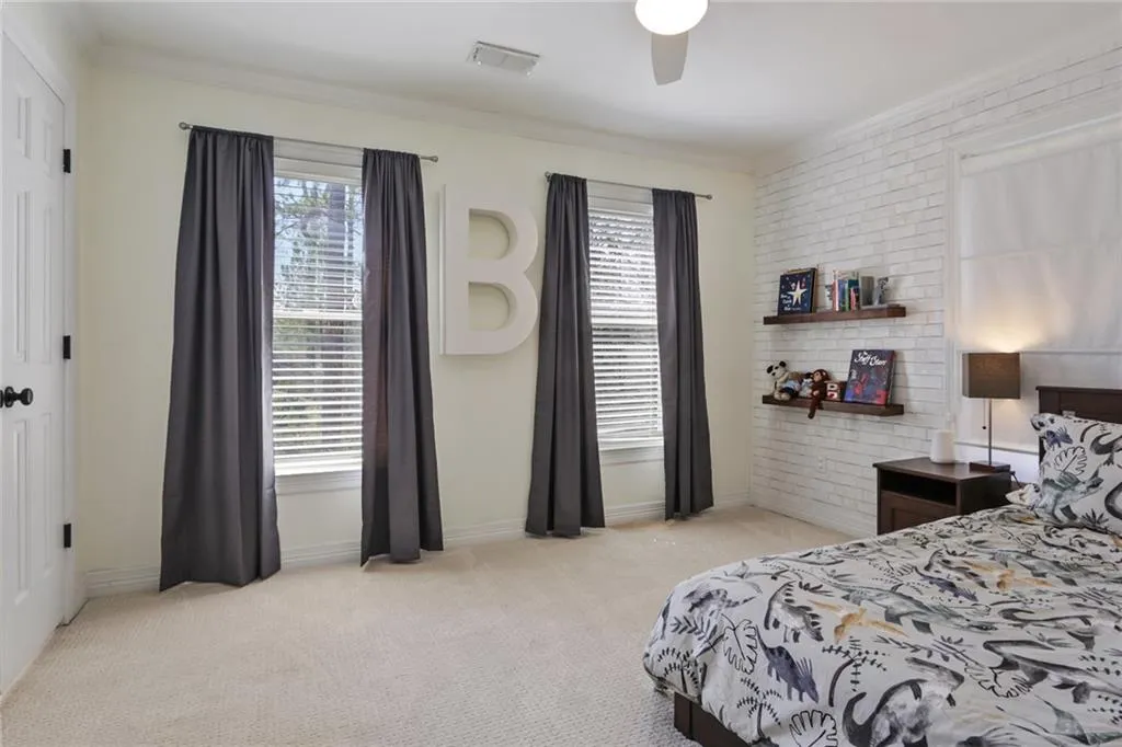 640 W Northway Lane, Atlanta, Georgia 30342, 5 Bedrooms Bedrooms, ,3 BathroomsBathrooms,Residential,Sold,640 W Northway Lane,6852734