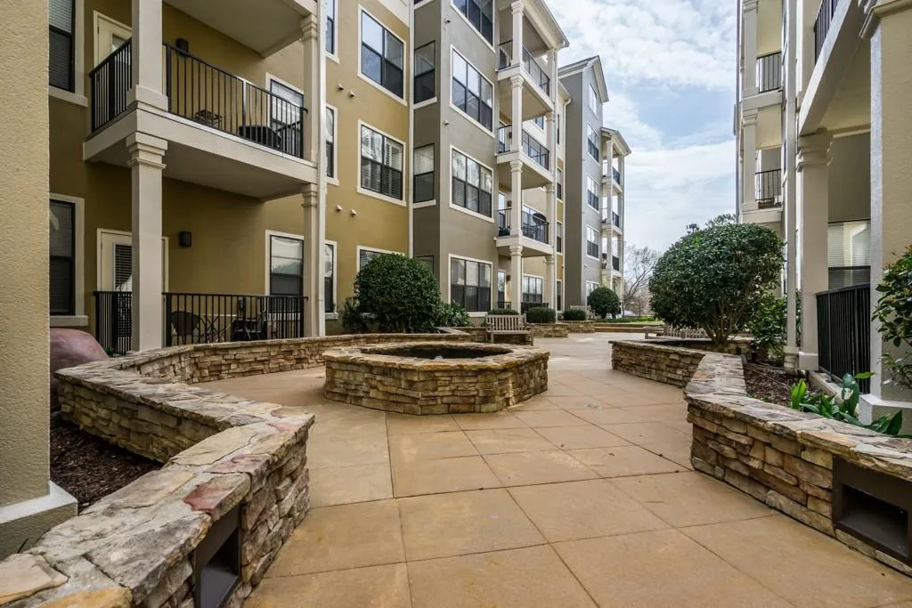 799 Hammond Drive Ne Unit 429, Sandy Springs, Georgia 30328, 2 Bedrooms Bedrooms, ,2 BathroomsBathrooms,Residential,Sold,799 Hammond Drive Ne Unit 429,5661814