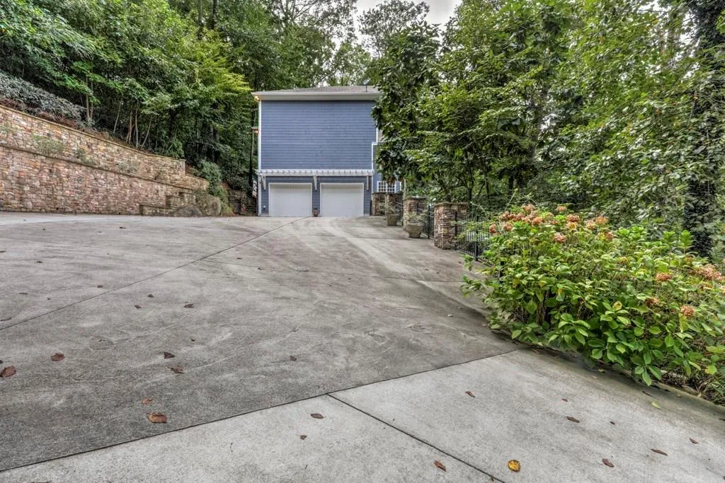 4956 Powers Ferry Road, Atlanta, Georgia 30327, 5 Bedrooms Bedrooms, ,4 BathroomsBathrooms,Residential,Sold,4956 Powers Ferry Road,6073313