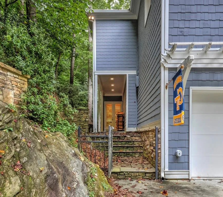4956 Powers Ferry Road, Atlanta, Georgia 30327, 5 Bedrooms Bedrooms, ,4 BathroomsBathrooms,Residential,Sold,4956 Powers Ferry Road,6073313