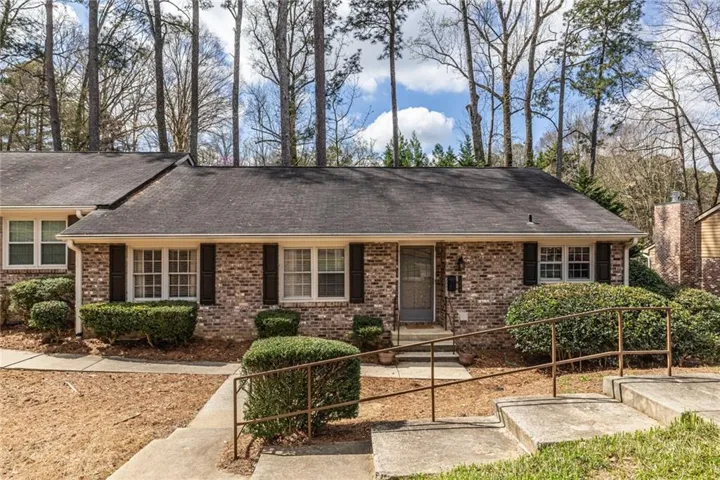 Welcome to 2404 Northlake Court!