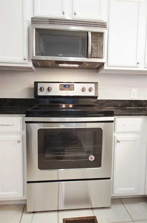 2855 Peachtree Road Ne Unit 115, Atlanta, Georgia 30305, 2 Bedrooms Bedrooms, ,2 BathroomsBathrooms,Residential,Sold,2855 Peachtree Road Ne Unit 115,5964517