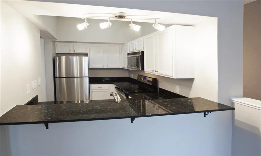 2855 Peachtree Road Ne Unit 115, Atlanta, Georgia 30305, 2 Bedrooms Bedrooms, ,2 BathroomsBathrooms,Residential,Sold,2855 Peachtree Road Ne Unit 115,5964517