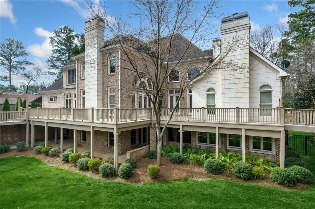 5645 Whitner Drive, Atlanta, Georgia 30327, 6 Bedrooms Bedrooms, ,7 BathroomsBathrooms,Residential,Sold,5645 Whitner Drive,7008043