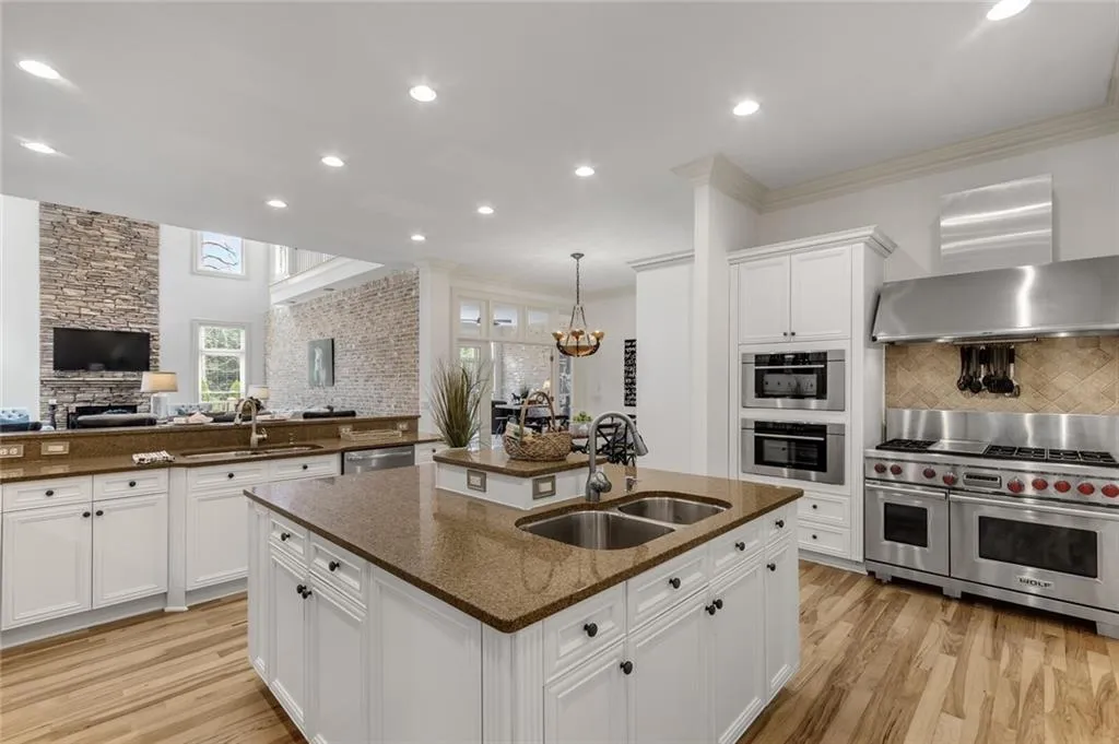 5645 Whitner Drive, Atlanta, Georgia 30327, 6 Bedrooms Bedrooms, ,7 BathroomsBathrooms,Residential,Sold,5645 Whitner Drive,7008043