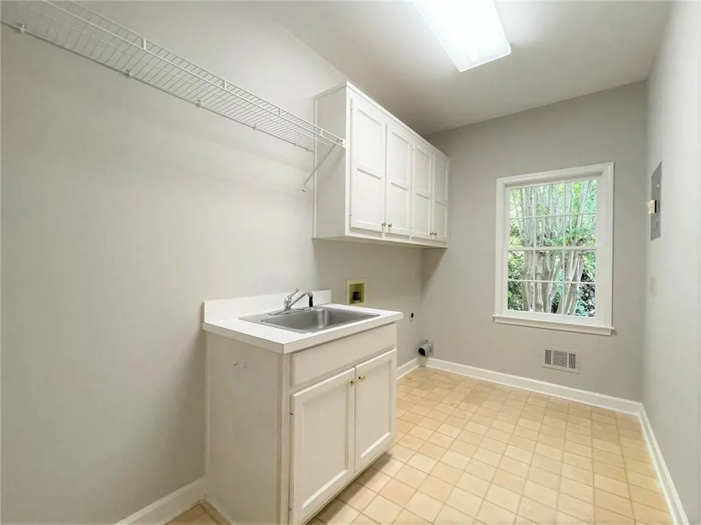 7440 Brandonshire Road, Sandy Springs, Georgia 30350, 6 Bedrooms Bedrooms, ,4 BathroomsBathrooms,Residential,Sold,7440 Brandonshire Road,7116253