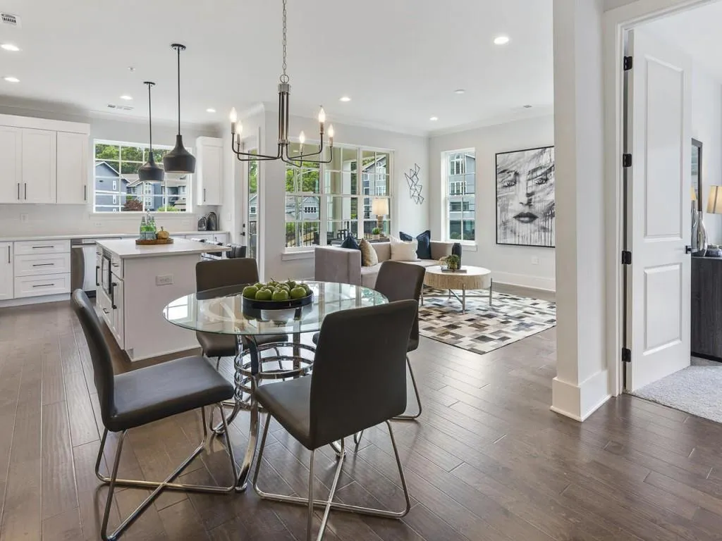 6890 Peachtree Dunwoody Road Unit 202, Sandy Springs, Georgia 30328, 2 Bedrooms Bedrooms, ,2 BathroomsBathrooms,Residential,Sold,6890 Peachtree Dunwoody Road Unit 202,6986568