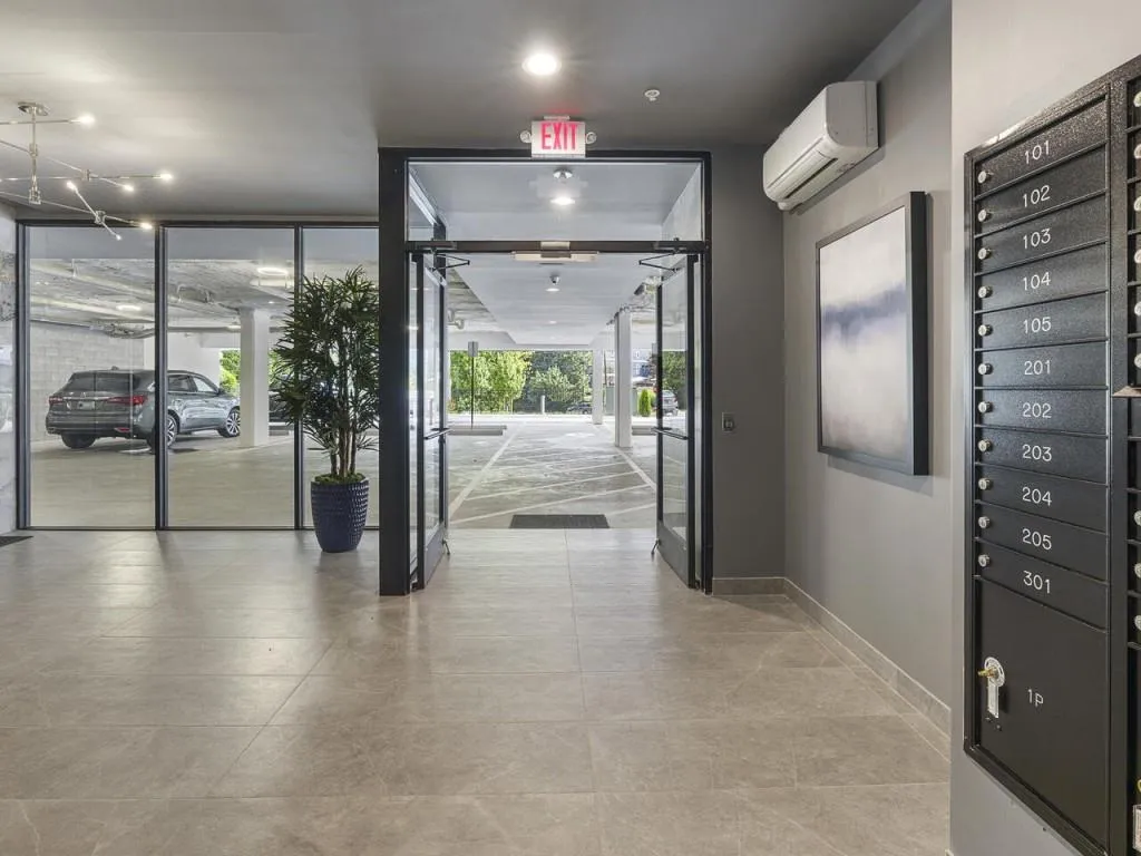 6890 Peachtree Dunwoody Road Unit 202, Sandy Springs, Georgia 30328, 2 Bedrooms Bedrooms, ,2 BathroomsBathrooms,Residential,Sold,6890 Peachtree Dunwoody Road Unit 202,6986568