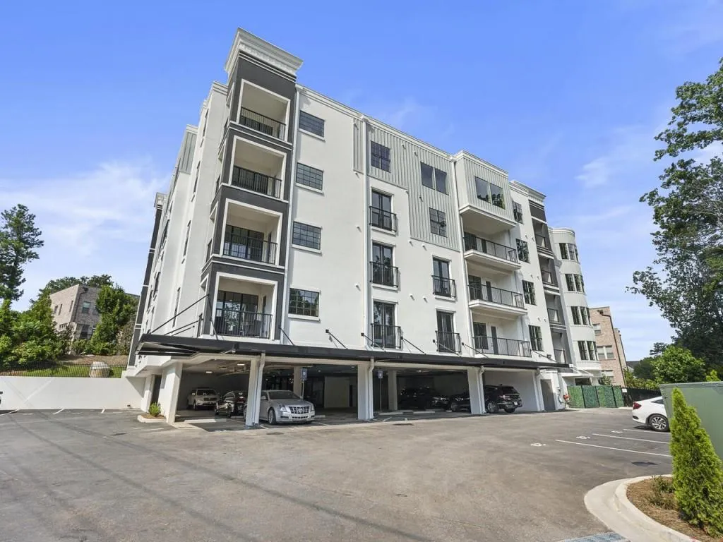 6890 Peachtree Dunwoody Road Unit 202, Sandy Springs, Georgia 30328, 2 Bedrooms Bedrooms, ,2 BathroomsBathrooms,Residential,Sold,6890 Peachtree Dunwoody Road Unit 202,6986568