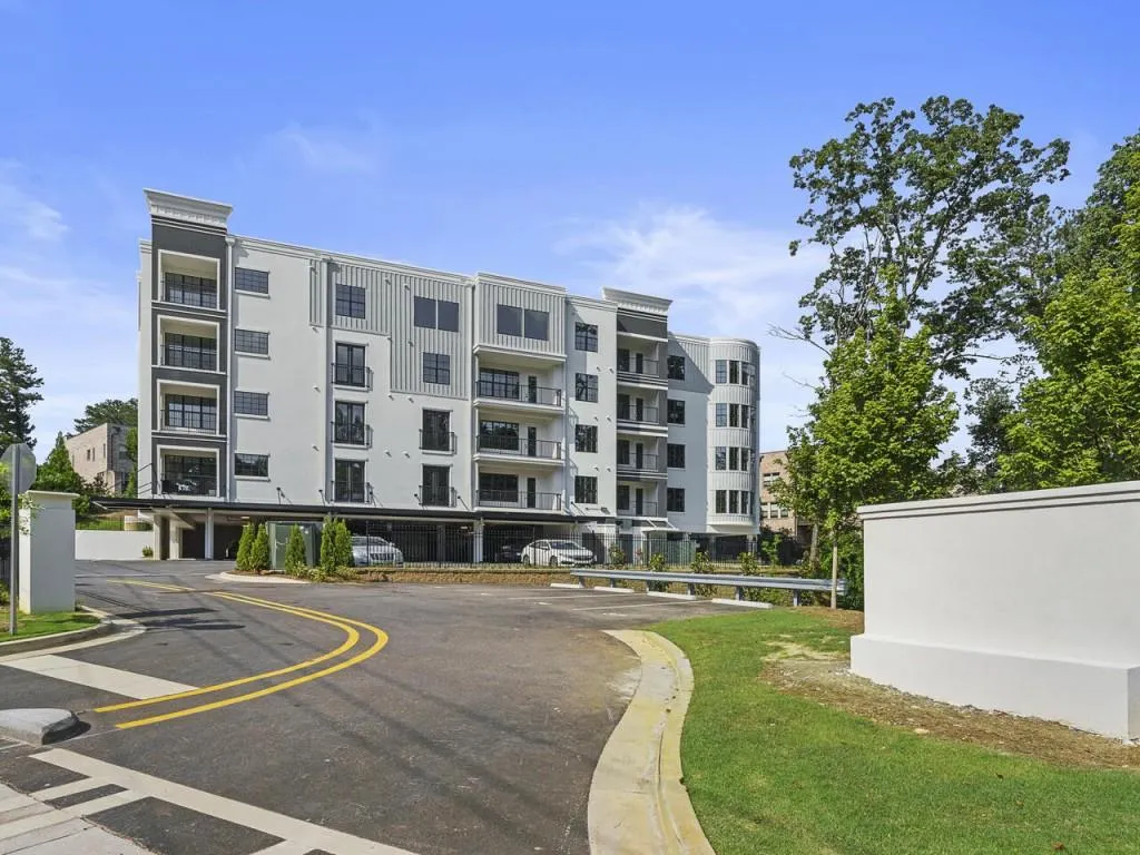 6890 Peachtree Dunwoody Road Unit 202, Sandy Springs, Georgia 30328, 2 Bedrooms Bedrooms, ,2 BathroomsBathrooms,Residential,Sold,6890 Peachtree Dunwoody Road Unit 202,6986568