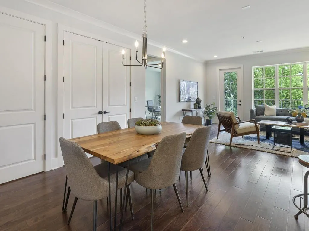 6890 Peachtree Dunwoody Road Unit 202, Sandy Springs, Georgia 30328, 2 Bedrooms Bedrooms, ,2 BathroomsBathrooms,Residential,Sold,6890 Peachtree Dunwoody Road Unit 202,6986568