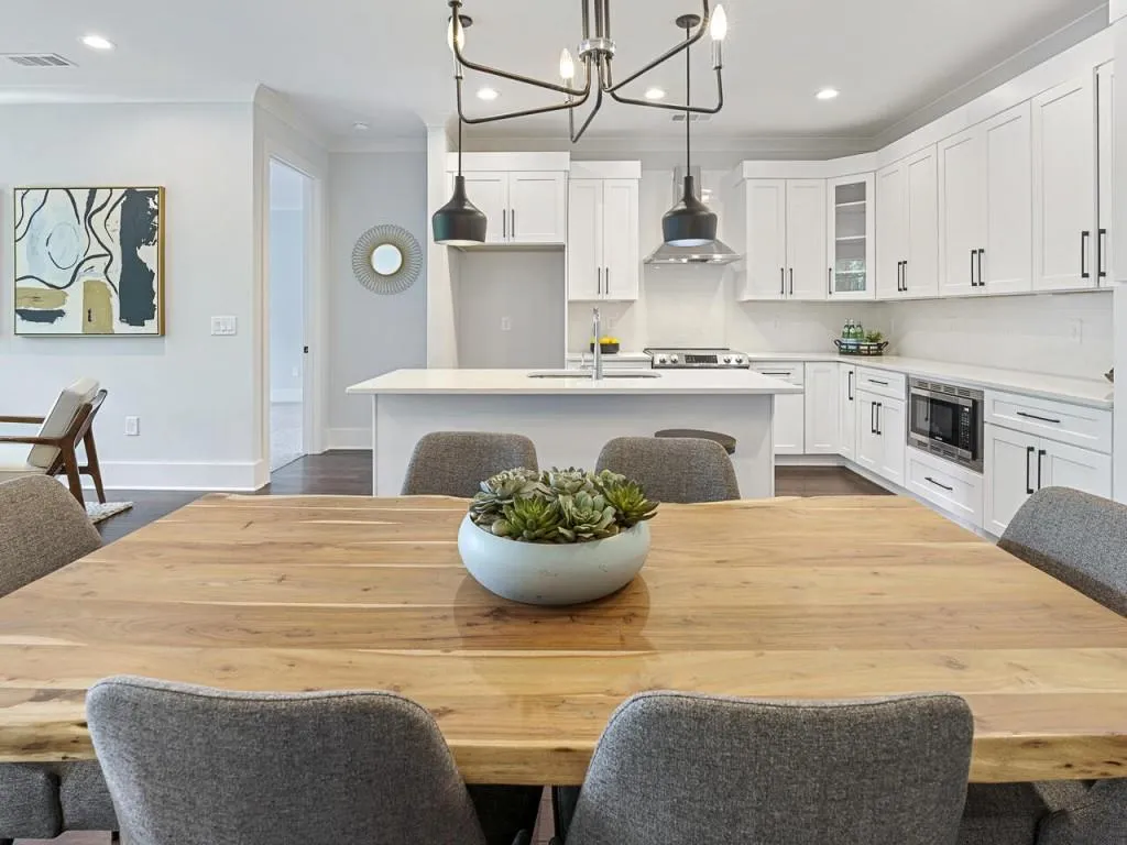 6890 Peachtree Dunwoody Road Unit 202, Sandy Springs, Georgia 30328, 2 Bedrooms Bedrooms, ,2 BathroomsBathrooms,Residential,Sold,6890 Peachtree Dunwoody Road Unit 202,6986568