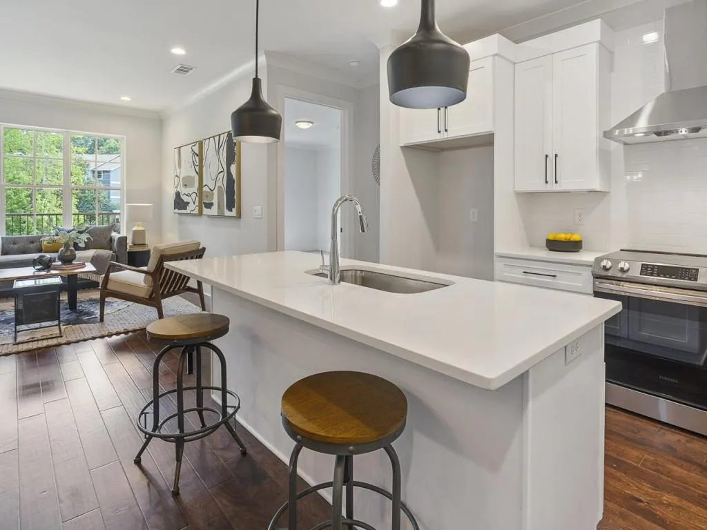 6890 Peachtree Dunwoody Road Unit 202, Sandy Springs, Georgia 30328, 2 Bedrooms Bedrooms, ,2 BathroomsBathrooms,Residential,Sold,6890 Peachtree Dunwoody Road Unit 202,6986568