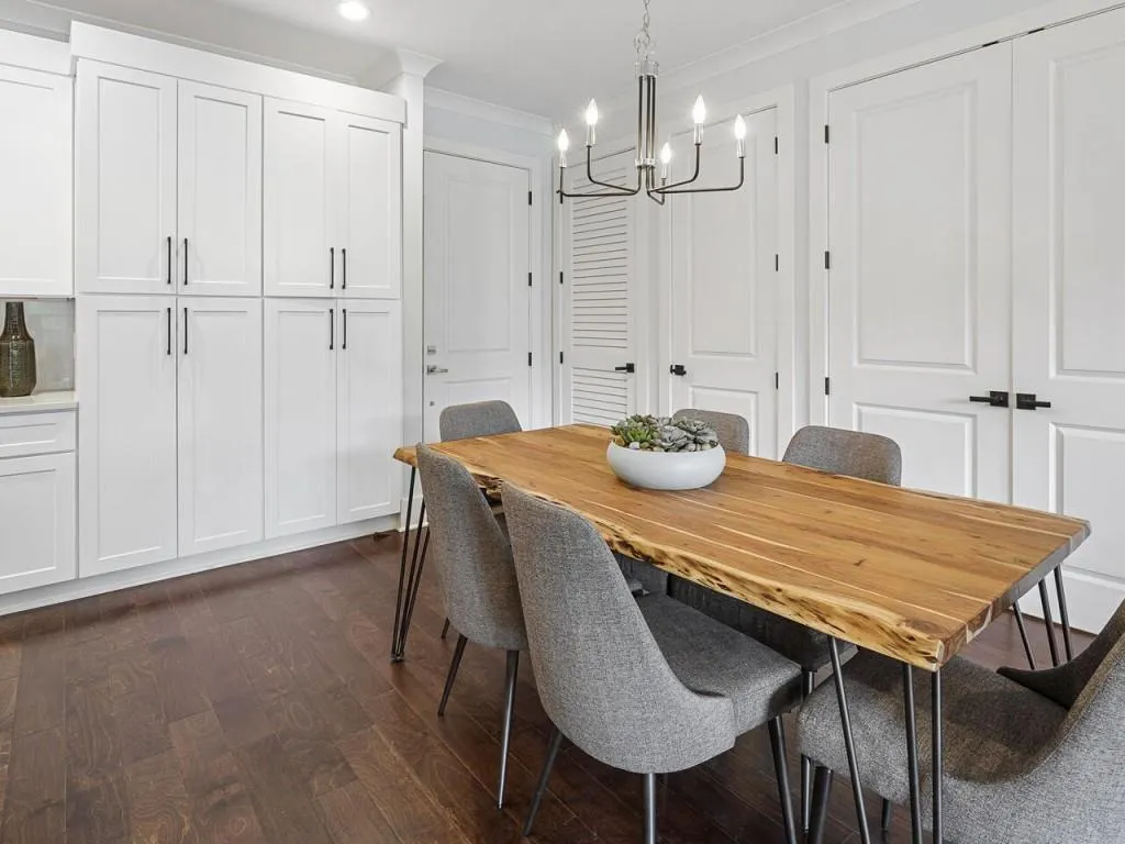 6890 Peachtree Dunwoody Road Unit 202, Sandy Springs, Georgia 30328, 2 Bedrooms Bedrooms, ,2 BathroomsBathrooms,Residential,Sold,6890 Peachtree Dunwoody Road Unit 202,6986568