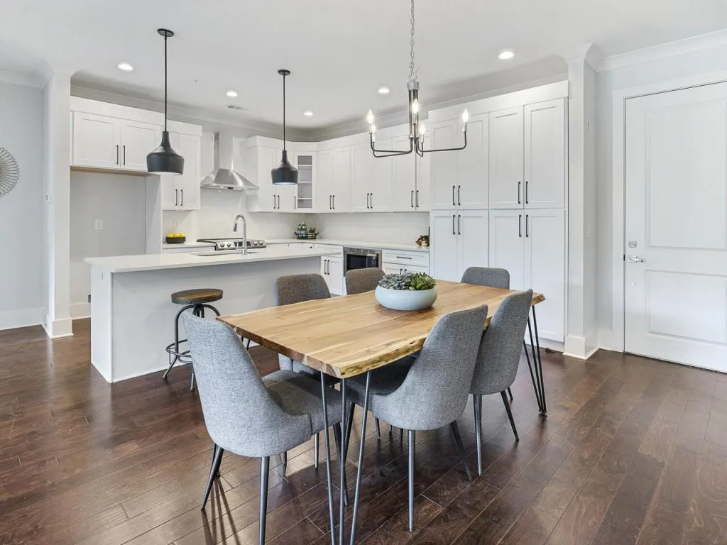 6890 Peachtree Dunwoody Road Unit 202, Sandy Springs, Georgia 30328, 2 Bedrooms Bedrooms, ,2 BathroomsBathrooms,Residential,Sold,6890 Peachtree Dunwoody Road Unit 202,6986568