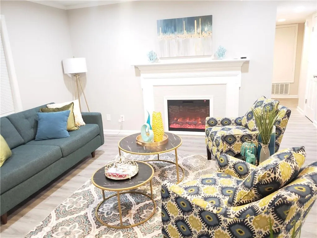 325 Winding River Drive Unit E, Sandy Springs, Georgia 30350, 2 Bedrooms Bedrooms, ,2 BathroomsBathrooms,Residential,Sold,325 Winding River Drive Unit E,6804160
