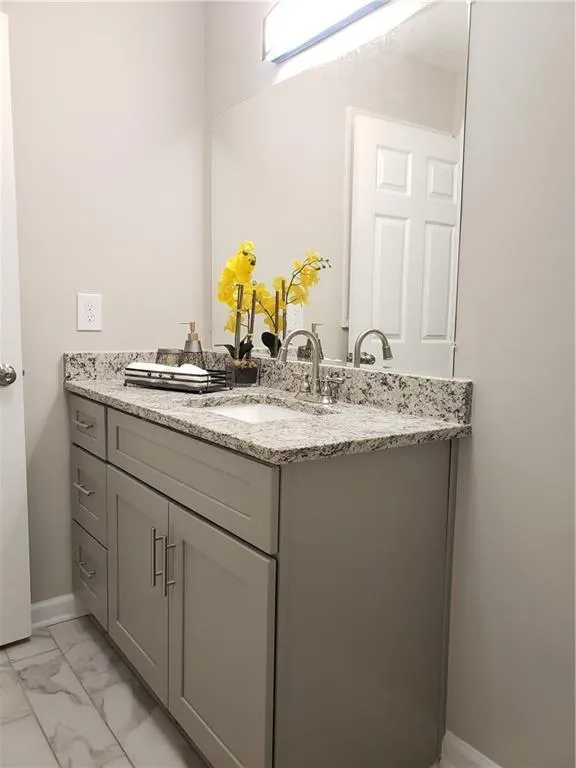 325 Winding River Drive Unit E, Sandy Springs, Georgia 30350, 2 Bedrooms Bedrooms, ,2 BathroomsBathrooms,Residential,Sold,325 Winding River Drive Unit E,6804160