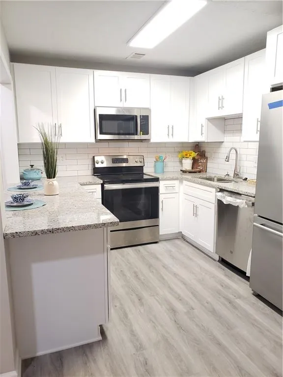 325 Winding River Drive Unit E, Sandy Springs, Georgia 30350, 2 Bedrooms Bedrooms, ,2 BathroomsBathrooms,Residential,Sold,325 Winding River Drive Unit E,6804160