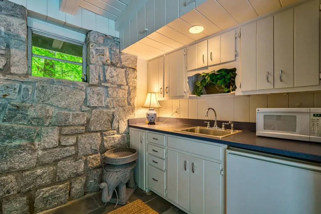 4655 Jett Road, Sandy Springs, Georgia 30327, 6 Bedrooms Bedrooms, ,6 BathroomsBathrooms,Residential,Sold,4655 Jett Road,7034880